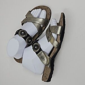 Taos Footwear Metallic Pewter Leather Sandals Size 8